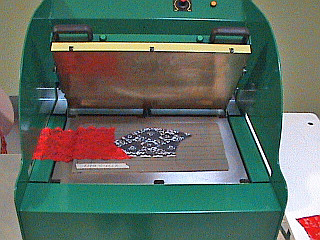 Linea manual de corte de encajes y prendas